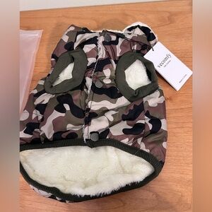Vecomfy camouflage dog jacket. Size Medium. NIB